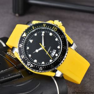 Gu 2023 Top Luxury Men's Watch Quartz Endurance Pro Avenger Chronograph Watches Meerdere kleuren Rubber mannen Horloges Glazen polshorloges Chronographs Functies werken
