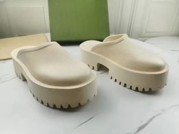 Sandalia con estampado de logotipo, zapatos sin cordones de goma, zapatilla de playa de verano 35-44 CC412