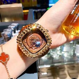 Gu ou Guou trendy en modieus vierkante dwereldnal luxe diamant ingelegd horloge voor vrouwelijke studenten Koreaanse versie Quartz Dames