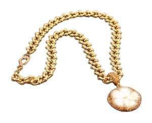 GuaiGuai bijoux naturel blanc coquille de mer sculpté fleur pendentif plaqué or chaîne collier fait à la main pour les femmes 8919356