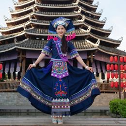 Guangxi Unique Garment Femme 3 mars Performance ethnique Vêtements minoritaires tenue adulte Zhuang Brocade Broidered Long Robe