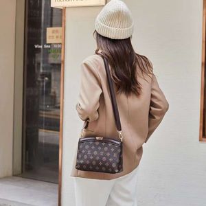 Guangzhou Hengli Nieuwe Trendy Dames Handtas Van Middelbare Leeftijd Koreaanse Enkele Schouder Crossbody Shell Tas 2024 78% Korting Winkel Groothandel