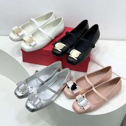 Guangzhou haute qualité 2024 Nouveau Sf Ferrara Flat Bottom Mary Jane Square Head Bow Metal Backle Ballet Chaussures Femme