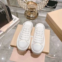Guangzhou M Familie 2024 Dikke Soled High Rise Canvas Biscuit Little White Shoes Women's Leisure Baotou Lazy Matsuke Half Trailer