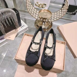 Guangzhou Original French Marilyn Diamond Ballet Chaussures avec une semelle en cuir authentique et un fond plat en soie