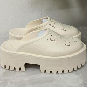 Femmes hommes diapositives en caoutchouc chaussures plate-forme pantoufle pantoufles fond épais Aaaa sandales perforées