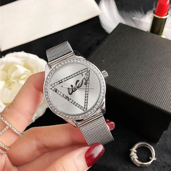 GUES Hot Sale Designer Watches Fashion Brand Fashion Marque Luxury Women Girl Girl Crystal Triangle Style Steel Metal Band Quartz Wrist Watch M 8416