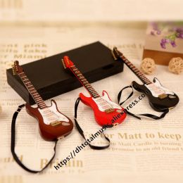 Guitare 1/6 guitare en bois avec modèle de sangle avec stand et case de casse instrument de musique miniature pour les chiffres d'action poupées
