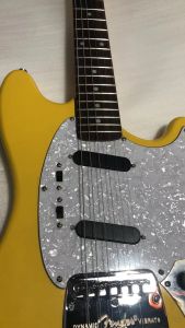 Gitaar Mustang 6-snarige elektrische gitaar body massief elzenhout SS pick-up glanzende afwerking chroom hardware gratis levering