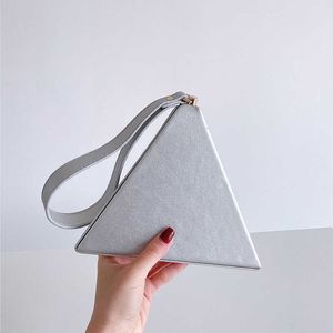 Guling Jingguai bagages 2021 nouvelle mode portable triangle sac femme petit frais main dans la main simple net sac pyramide rouge 230921