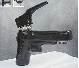 Luxe keramische zwarte wastafel messing spoelbak warm en koud kraan pistool vorm badkamerkraan Bibcock toiletuitloop geschikt voor enkel gat ijdelheid toilet