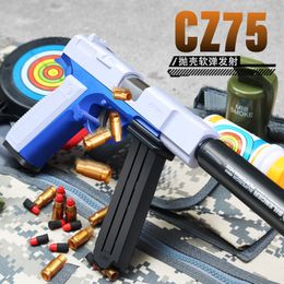 Pistola giocattolo CZ75 Soft Bullet Shell Eiezione Pistola giocattolo manuale Blaster Pistola Pistola Modello di tiro per adulti Bambini Giochi all'aperto 001