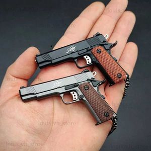 Pistool Speelgoed 1 3 Legering 1911 Mini Pistool Model Fake Gun Sleutelhanger Hanger Afneembare Speelgoed Pistool Voor PUBG Wapen volwassen Kinderen Gift T240309