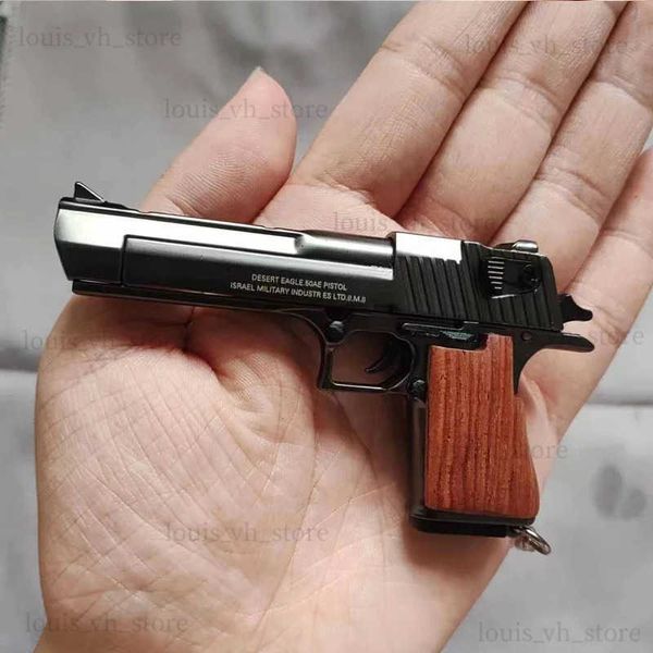 Pistolet Jouets 1/3 Alliage Desert Eagle Porte-clés Mini Modèle De Pistolet Poignée En Bois Plaqué Or Pistolet Pendentif Mini Pistolet Pour Adultes Enfants Cadeau T240309