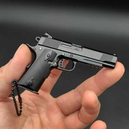 Jouets d'armes à feu 1 3 pistolet en alliage miniature g17 jouet pistolet keychain modèle assemblable et pistolet détachable pendentif pour garçons adulte cadeau t240428