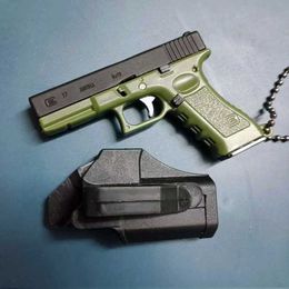 Jouets d'armes à feu 1 3 G17 Modèle avec étui mini jouet pistolet Détalable DIY Semi-allié Keychain Pendant Ornements Childrens Toy Toy Pistol T240428