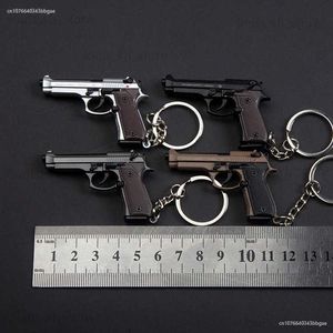 Gun Toys 2024 Mini porte-clés en métal pendentif 1/4 créatif 92f petit pistolet porte-clés anneau sac à bandoulière accessoires pendentif cadeau nouvel an cadeau T240309