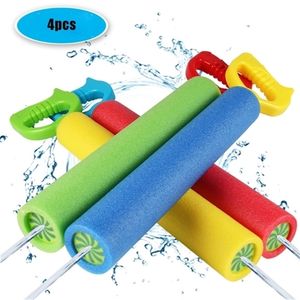 Jouets pistolet 4pcs pistolets à eau mousse Blaster Squirt pour enfants cadeau parfait jeu de plein air jeu d'été jardin piscine ou plage 220826