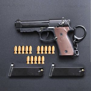 Toys Alloy 1 3 Beretta M92A1 Modèle d'éjection Ejection Toy Gun Détachement Mini Pistol Keychain Pendant Birthday Gift For Adult Children T240309