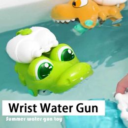 Pistola de juguete de dibujos animados mano sosteniendo pistola de agua verano niños y niñas mini muñeca pistola de agua dinosaurio tiburón agua jugando juguete verano GiftL2403