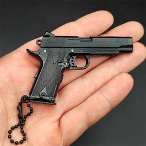 Toys des pistolets Ventes exclusives 1 3 Colt 1911 Pistolet Gun Minion Model Alloy Keychain Gift Backpack Pendant Decoration Gift Toy Boy Favorite T240428