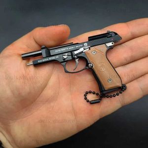 Gun Toys Hot Jeu Populaire Manger Du Poulet 1 3 92F Porte-clés En Métal Pendentif Modèle De Pistolet En Alliage Détachable Jouet Pendentif Enfants Garçons Cadeau T240309