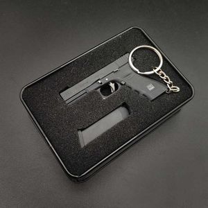 Pistool Speelgoed Hot Draagbare Speelgoed Pistool Model Sleutelhanger Legering Rijk Glock G17 Pistool Vorm Wapen Mini Metalen Shell Uitwerpen Gratis montage Met Doos T221105