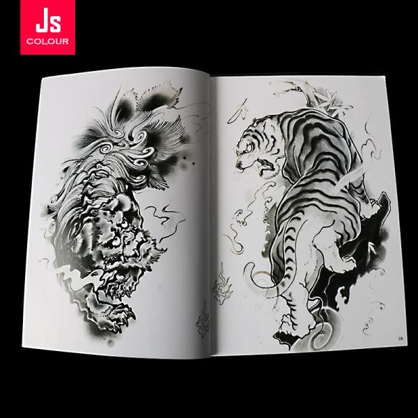 Guns 2023 Livre de tatouage manuscrit motif traditionnel dragon aigle tigre calmar diamant sac bras spray animal de bon augure format A4 68 pages