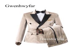 Gwenhwyfar 2020 Nieuwe Champagne Double Breasted Velvet Tuxedos Britse stijl Mannen passen Slim Fit Blazer Wedding Suits For Men 2 Pics1362543