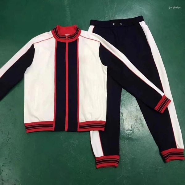 Ropa de gimnasio 2024 Primavera y otoño Traje casual para hombres Chaqueta Pantalones de dos piezas Moda Pesada Artesanía Bordado Versátil Guapo