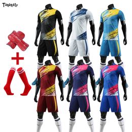 Gym Kleding Voetbal Jersey Set met sokkenScheenbeschermers custom Volwassen Kids survetement Voetbal Kit uniformen Futbol Training Shirts Kort Pak 220919