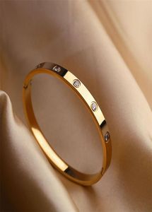 H Bracelet Bracelet Bracelet à ongles Bracelets de créateurs Bijoux de luxe pour femmes Mode Bracelets populaires Bracelets en acier titane Alliage d'or sous vide Artisanat 2022 nouveau 6773232