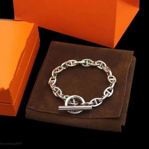 H Bracelet Bracereur Bracelet U Collier de pendentif en forme de bracelet Ensemble rond Digital Front Fashion Fashion Classic Female Bijoux Valentin S Valentin Gift 239