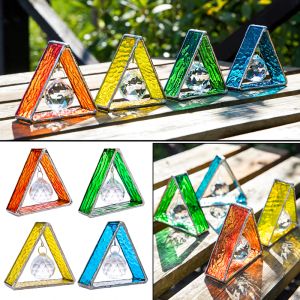 HD 1PCS Suncatcher suspendu Prism Crystal Ball With Metal Glass Trépied Pendant Pendant Rainbow Ornement pour Garden Home Wedding Decor