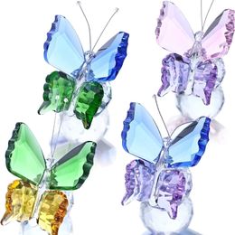 H D Crystal Figurines Butterfly Paper avec Ball Base Art Glass Animal Ornement Collectible Set de 4 240506
