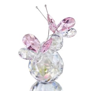 HD Crystal Flying Butterfly Figurine met Ball Base Art Glass Dier Papergewicht Decor voor Office Tafel Home Xmas Gift 211108