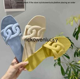 h Designer H family e Slippers Holiday Macarone Color Pig Nose Jelly Beach Shoes Ins Tide Flat Bottom Sandals for Women in HRWE 3GQ9