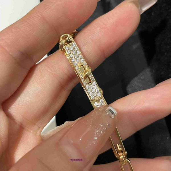 H Home Fashion Bracelets en gros Boutique en ligne Bracelet clouté en diamant classique à la mode avec des accessoires de tempérament haut de gamme Light F GI