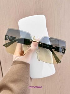 H home Top Originele groothandel zonnebrillen te koop 2023 Nieuw frameloos tweekleurig gradiënt geavanceerde damesrijzonnebril Modetrend Tikt met geschenkdoos Z2WT