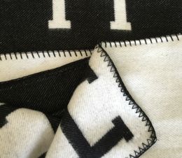 H lettre noir couverture douce laine écharpe châle Portable chaud Plaid canapé-lit polaire femmes jeter couvertures printemps automne femme