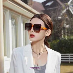 H Letter Nieuwe oranje grote frame dames Koreaanse versie Ronde gezicht Slim UV -resistent zonnebril met cadeaubon