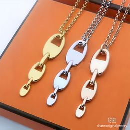 Collier de créateur Designer Diamond Pendant Classic Luxury LETTER Collier Fashion Designer Collier Gold Collier Medium Mothers Day Gifts Designer Bijoux