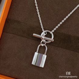Silver Checklace Designer for Women 2024 Fashion Charm de moda Diamante Diamond Pendse para hombres Collar de diseñador de oro para mujeres Joyas de lujo para hombres Joyería de oro de diseñador