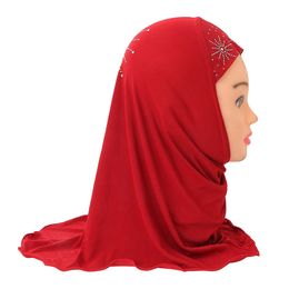 H042 Mooi klein meisje hijab met stenen schattige sjaalhoeden dameskappen kunnen passen op 2-5 jaar oude meisjes moslimhoofddoek