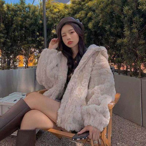 Haining 2023 automne/hiver nouvelle Version coréenne veste en cuir tissé imitation fourrure de lapin pour femmes avec capuche épaissie 755065