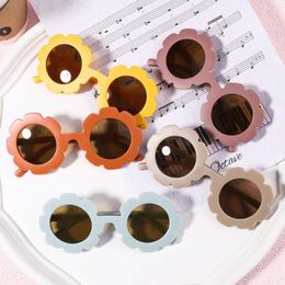 Accessoires pour cheveux 2023 Lunettes de soleil pour enfants de mode rétro couleur unie de couleur unie résistante aux ultraviolets lunettes de commodité rondes lunettes pour enfants