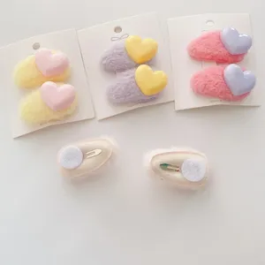 Accessoires pour cheveux 2 pièces/ensemble hiver bébé enfants Style coréen peluche coeur amour couleur bonbon mignon Kawaii enfants Clips pour les filles