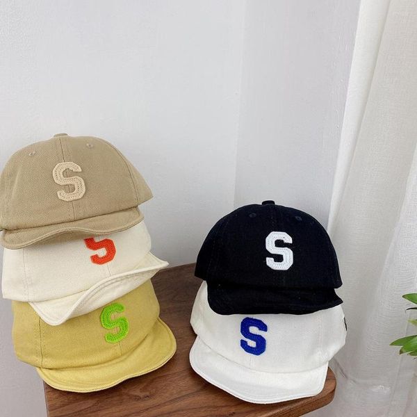 Accessoires de cheveux Baby Baseball Cap pour enfants Letter Boy Broderie Summer Coton Coton Protection solaire ajusté Girl Four Seasons Hip Hop Hat