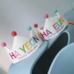 Haaraccessoires kinderen verjaardagshoed unisex jongens meisjes zachte stof stitchwork aangepaste naam bal kroon feest hoed caps op maat gemaakte rekwisieten 230421