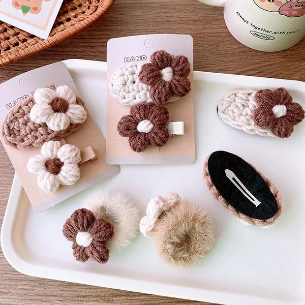 Accessoires de cheveux Clip mignon pour petite fille rétro européen doux prix épingle à cheveux bébé automne hiver tricot peluche florale enfants chapeaux